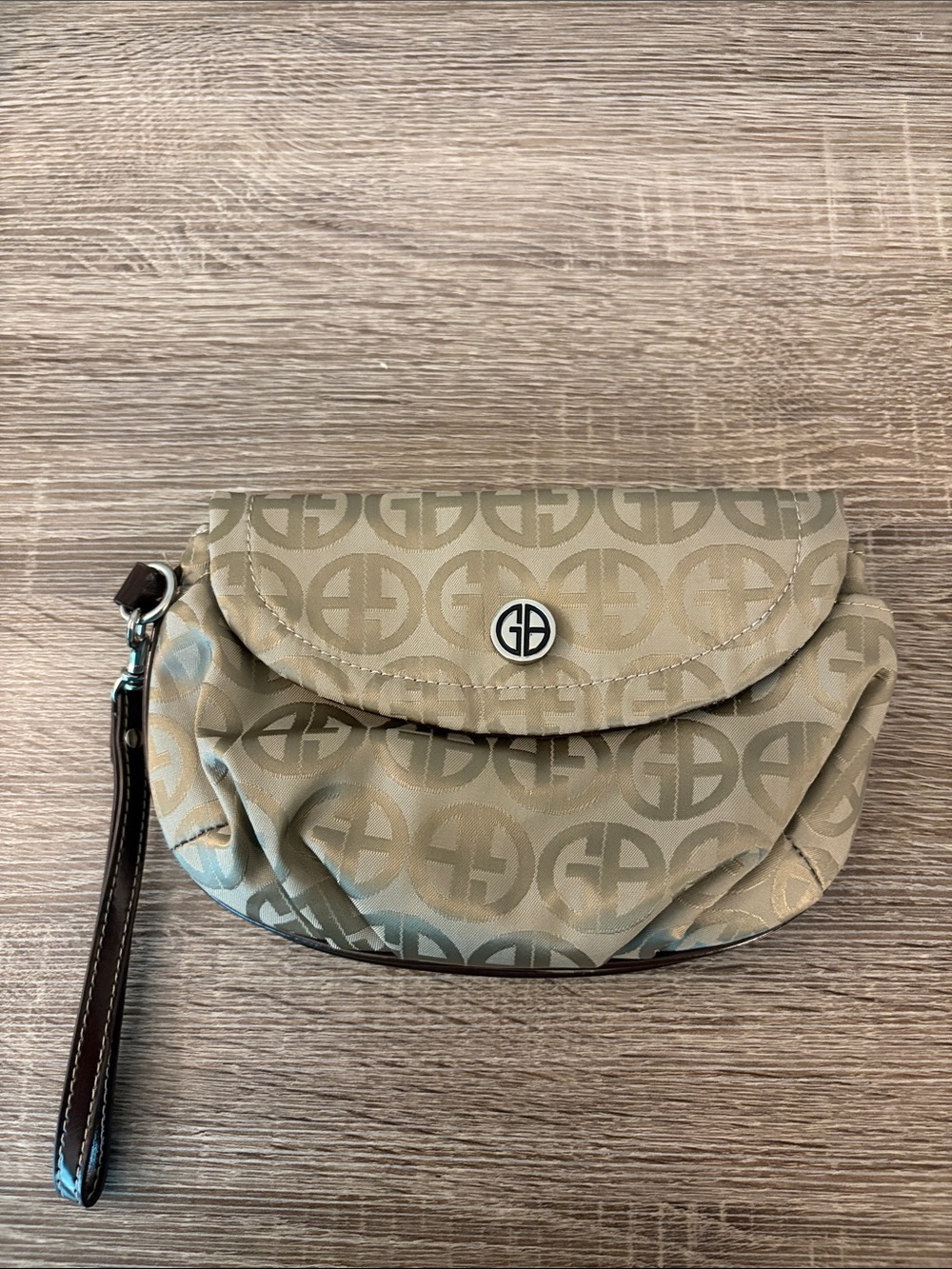 Giani Bernini Tan & Brown Logo Print Cloth Wristlet Clutch- Gently used